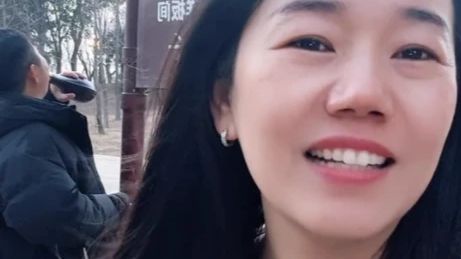 老公喝大了太丢脸,媳妇在旁边幸灾乐祸,结果自己走了 #家庭趣事