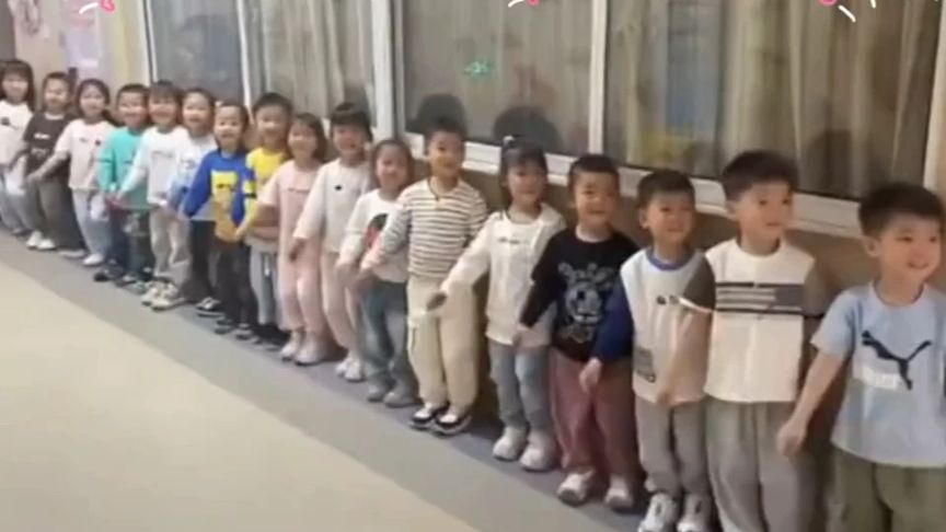 齐舞之王驾到通通闪开，这才是我们该有的状态！