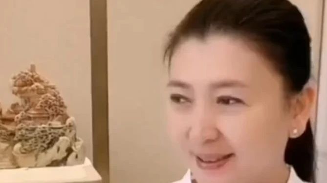 闫学晶：我要是放开了损你，一个小时不带换词的！ (4)