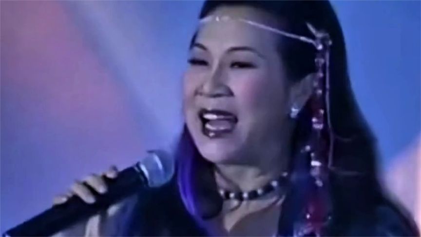 奚秀兰演唱一首《天女散花》，动人歌声，让人陶醉其中！