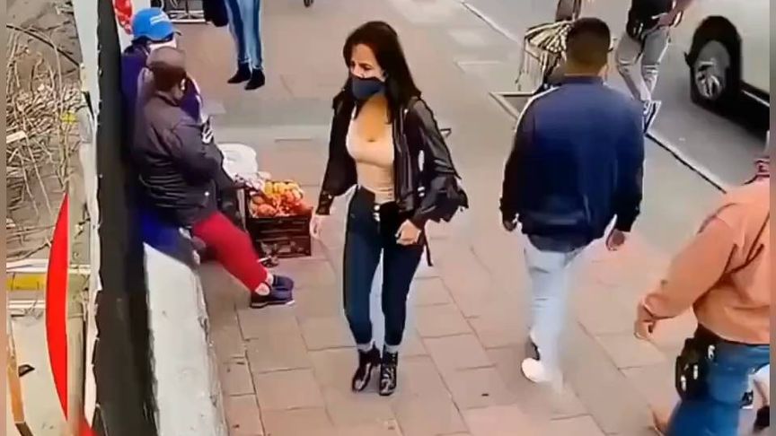 女子街头晕倒心脏骤停，小伙4分钟心肺复苏抢回生机，给小伙点赞