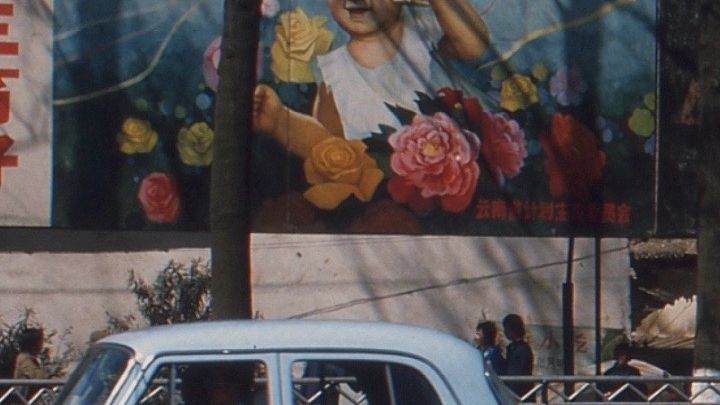 翻开泛黄的80年代老照片，青涩脸庞仍在眼前。那时时间慢，人情暖