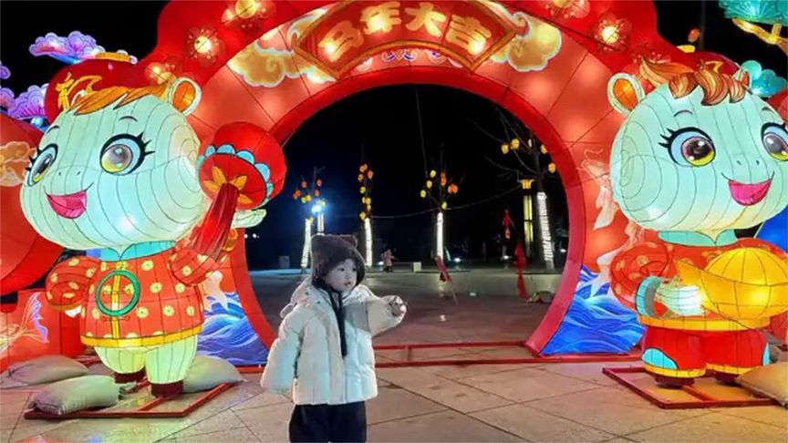 这也太真实了吧，哈哈#湿漉漉反光效果  #被水泼蒙的萌娃👶🏻