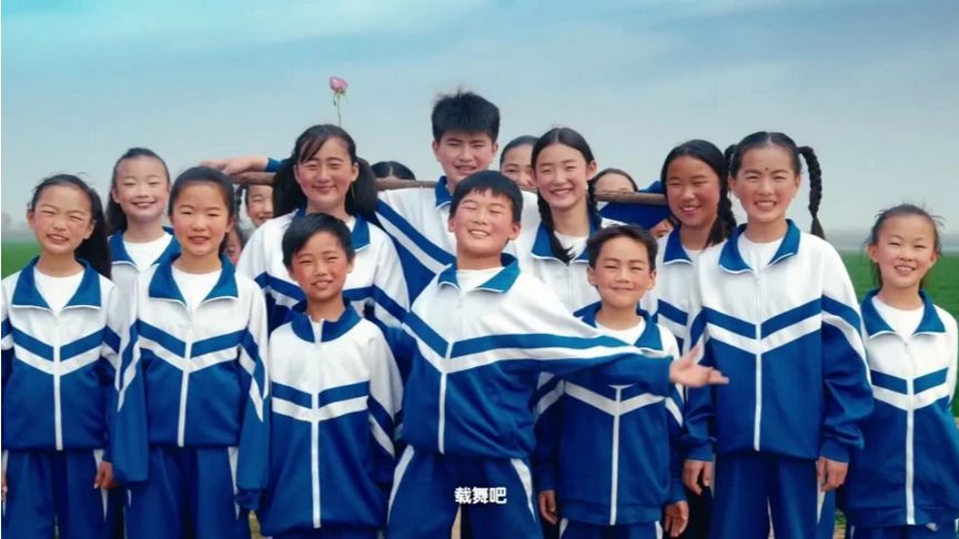 不管是音乐，摄影手法，还是编排都做出了电影的质感，太牛了