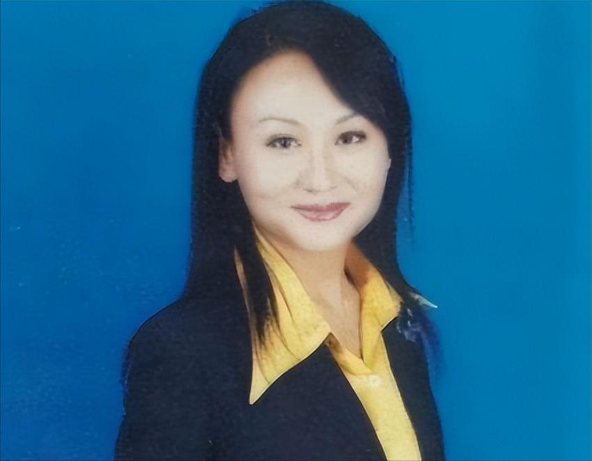 前央视主持曹晴，嫁大20岁美国富豪，婚后被家暴吃剩饭却不愿离婚-图1